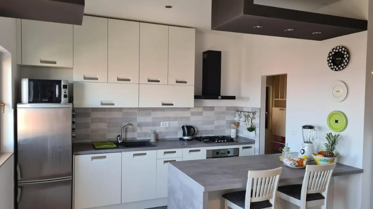 Oasis Apartment With Sea View And Garden Kastel Stari Croatia