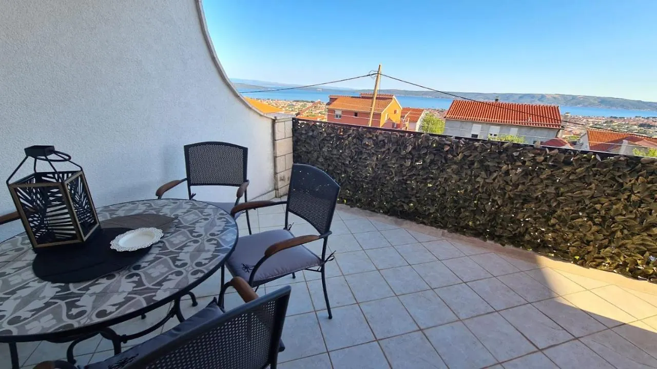 Oasis Apartment With Sea View And Garden contacts